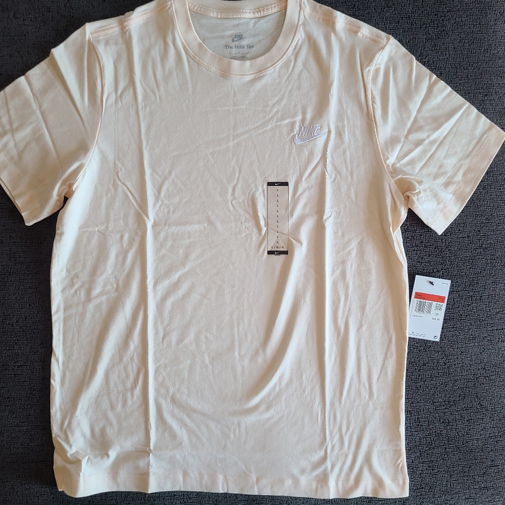 NWT - Nike Tee